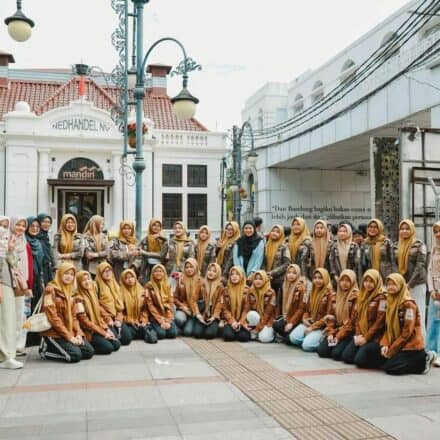 Pengalaman Belajar Siswa melalui Kegiatan Edutrip Edukatif ke Bandung